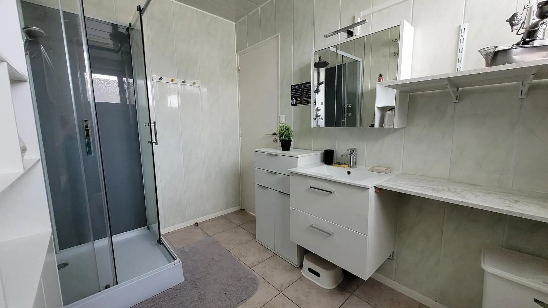 Update Location Lanester Guest house