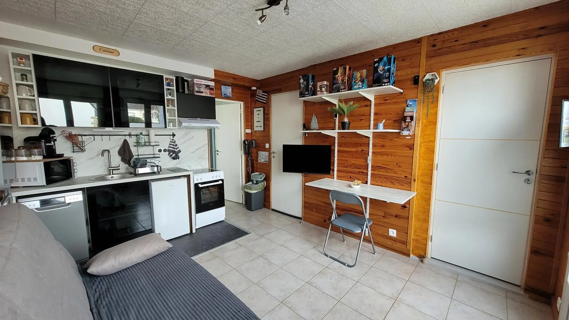 Studio 19 M² avec cuisine d'appoint et proche de tout Lanester