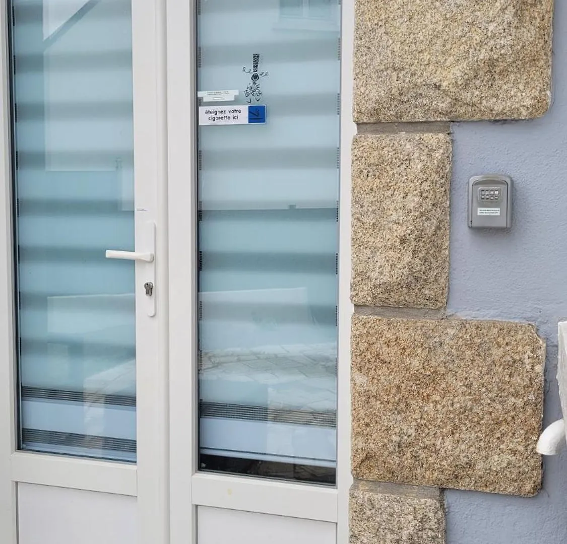 Studio 19 M² avec cuisine d'appoint et proche de tout Lanester 0*,