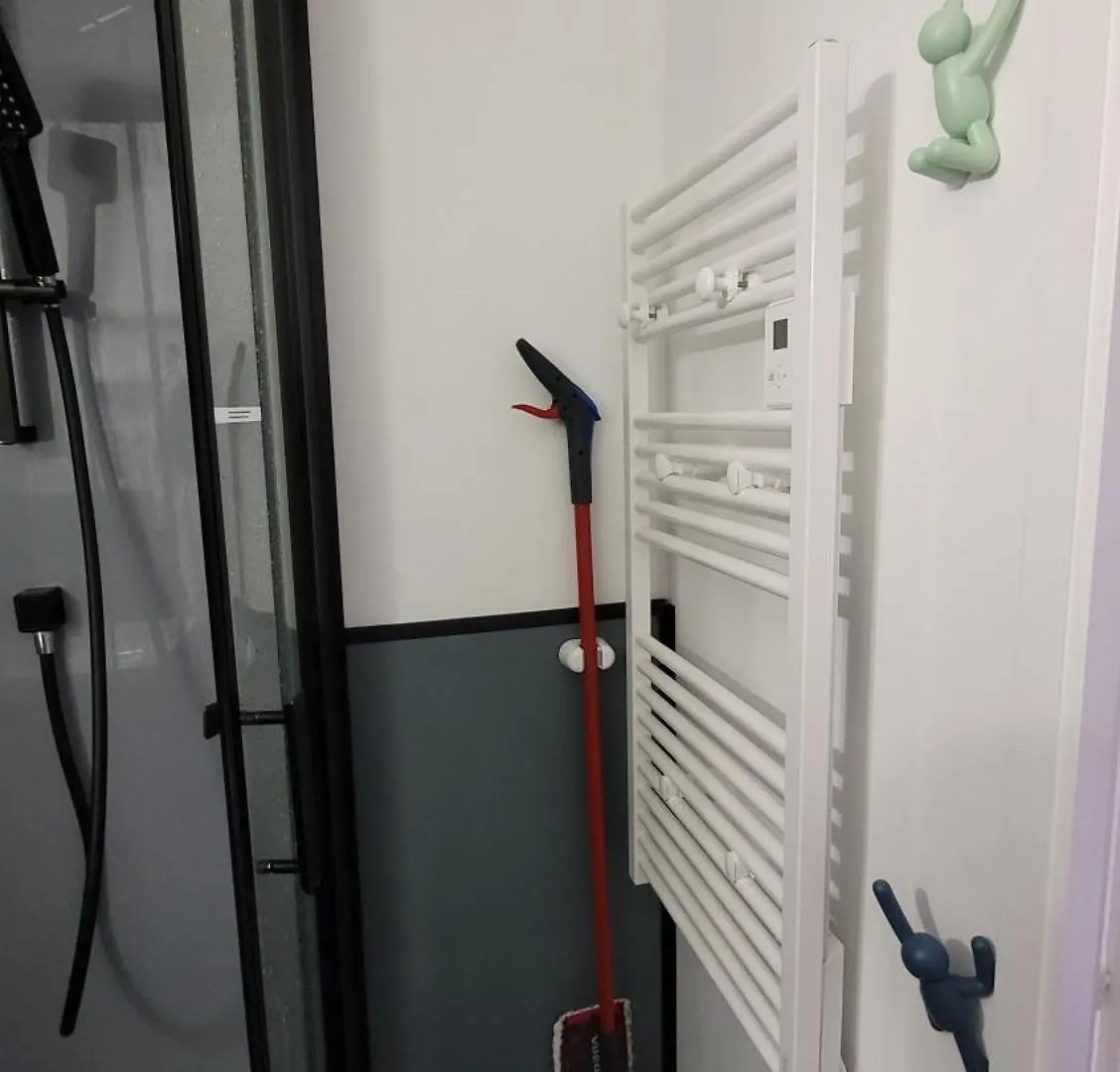 Studio 19 M² avec cuisine d'appoint et proche de tout Lanester