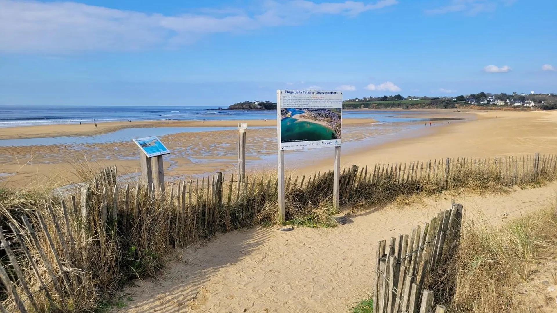 Update Location Lanester France