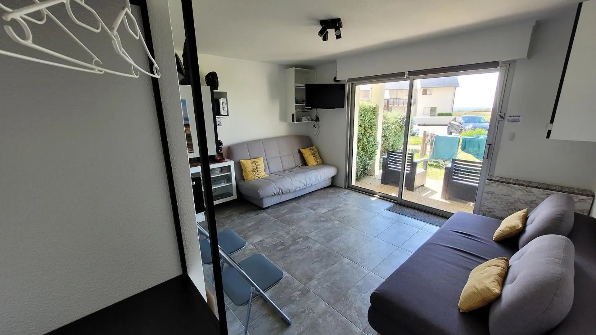 Studio 19 M² avec cuisine d'appoint et proche de tout Lanester